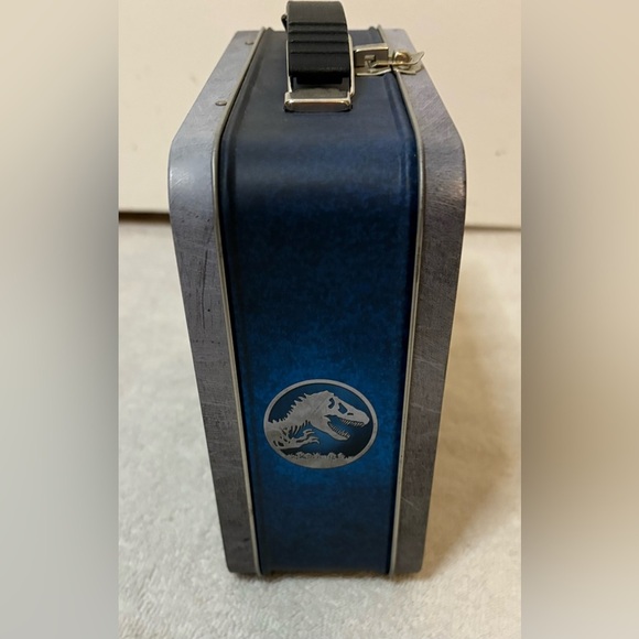 Jurassic Park World Metal T-Rex Tin Lunchbox 2015 Universal Studios Dinosaurs - Picture 3 of 6